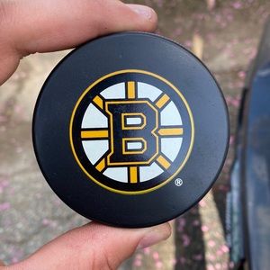 NHL bruins official puck